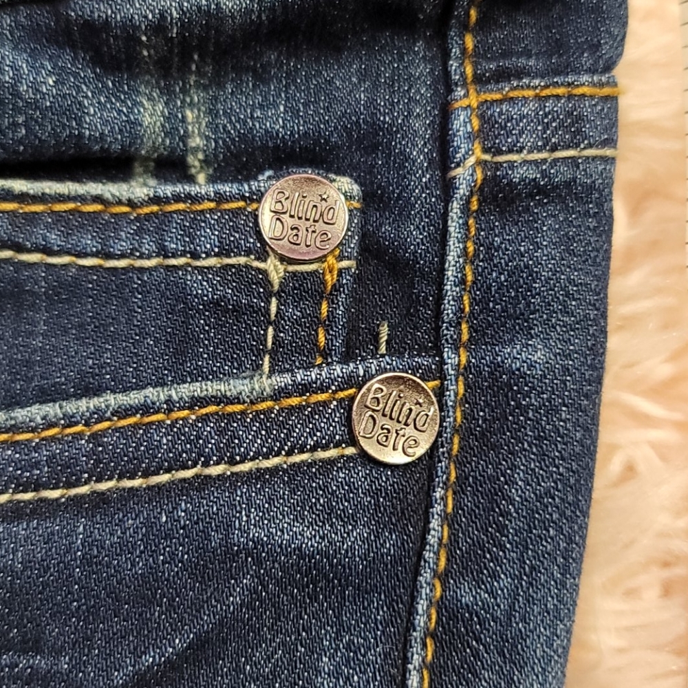 Distressed Jeans - Picture 2 of 6